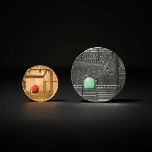 '문화유산 로얄 시리즈' 기념메달의 '경복궁' 금메달(왼쪽)과 은메달. 문화재청