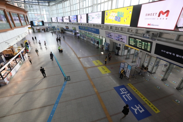 29일 오전 올해 추석 연휴를 하루 앞두고 서울역이 한산하다. 뉴시스