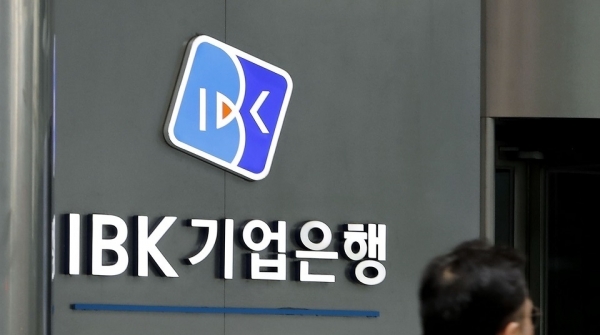 IBK기업은행이 자회사와 도급계약·수의계약 당시 필수문서인 ‘산출내역서’가 누락됐음에도 계약을 진행해 모회사이자 발주기관으로서의 관리·감독 부실함이 지적되고 있다.뉴시스