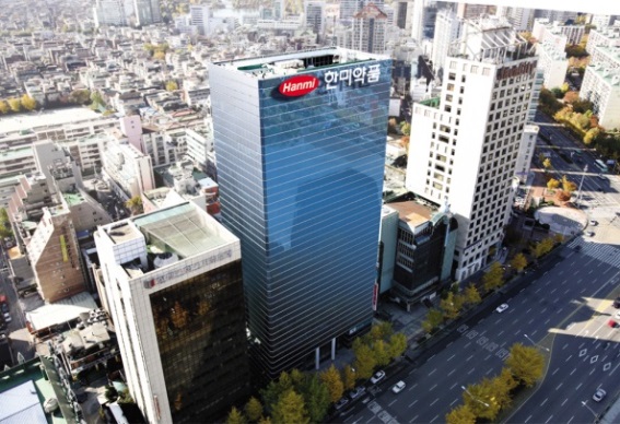 새해들어 한미약품에 호재가 잇따르면서 국내외의 이목이 쏠리고 있다.한미약품