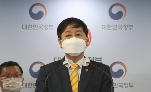 구윤철 국무조정실장이 13일 오전 서울 종로구 정부서울청사 합동브리핑실에서 일본 후쿠시마 원전 오염수 방출 관련 일본 동향 및 우리 정부 대응 계획을 브리핑하고 있다.