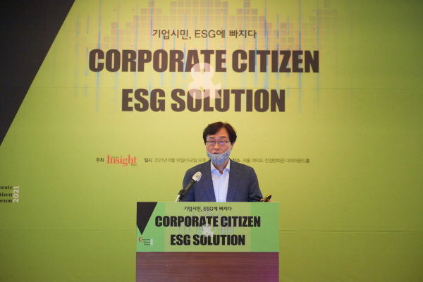 김광기 ESG경제 대표가 'ESG 뒤집어보기, 7가지 오해와 진실'이라는 주제로 강연하고 있다.