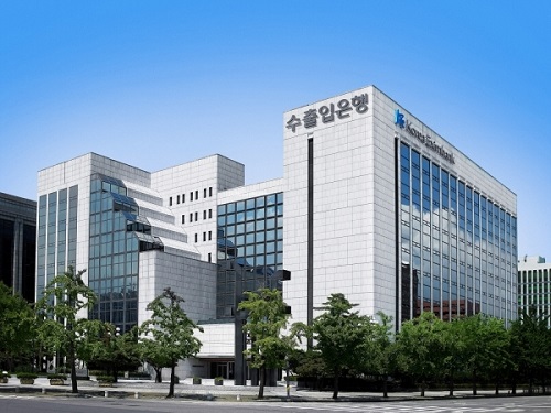 한국수출입은행이 역대 한국 외화공모채권 사상 최저 가산금리로 총 15억 달러 규모의 글로벌 본드를 발행하는데 성공했다.수출입은행