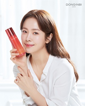정관장의 홍삼 화장품 브랜드 동인비가 첫 단계 안티에이징 에센스인 2세대 ‘1899 싱글 에센스’를 선보였다.KGC인삼공사