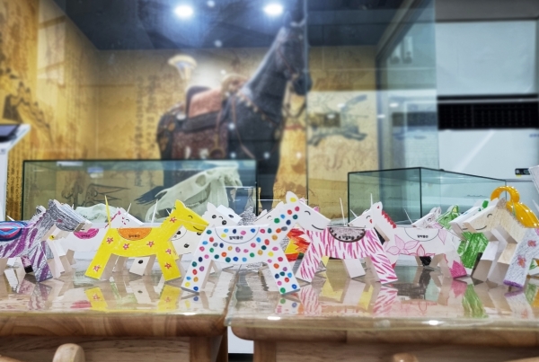 한국마사회 말박물관에서 운영 중인 종이말 접기
