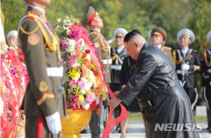 김정은 북한 국무위원장, 6.25 참전 중공군 열사능 참배