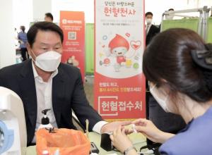 최태원 회장 “혈액 수급 위기 심각”…SK, 대규모 헌혈캠페인 ‘앞장’