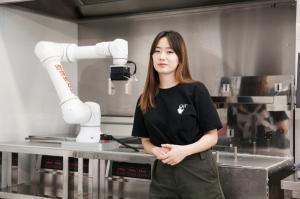 튀김 로봇 ‘롸버트치킨’ 창업자 강지영 로보아르테 대표