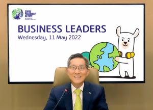 [2022 ESG 경영 CEO TOP10] 윤종규 KB금융 회장, 친환경 글로벌 리더 우뚝 서다