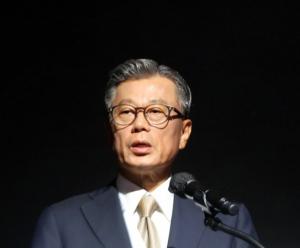 최태원 회장 '복심' 조대식 의장이 '경제적 해자론' 꺼낸 까닭은?