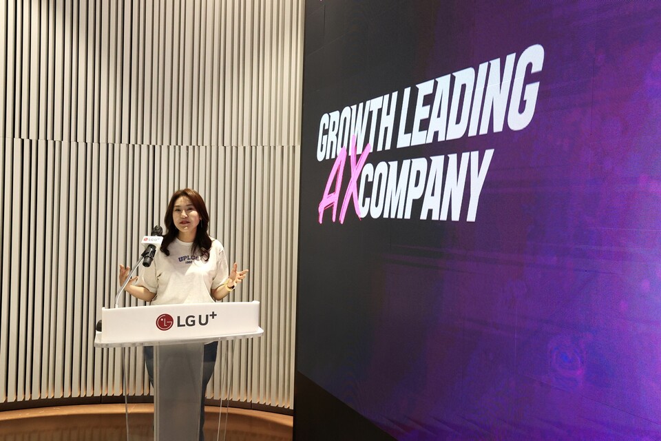 정혜윤 LG유플러스 마케팅그룹장(상무)이 11일 ‘AX시대, ixi와 함께 성장하는 U+마케팅’ 온라인 기자간담회에서 발표하고 있다.<LG유플러스>