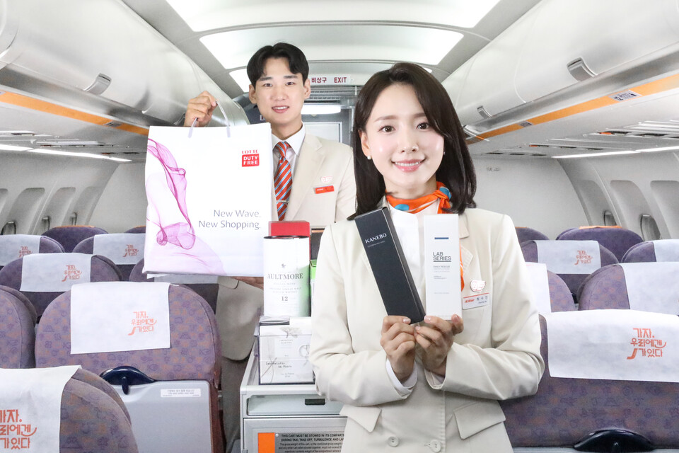 제주항공이 ‘기내 면세 사전예약 서비스’를 온라인으로 확대해 고객 이용 편의를 높인다.<제주항공>