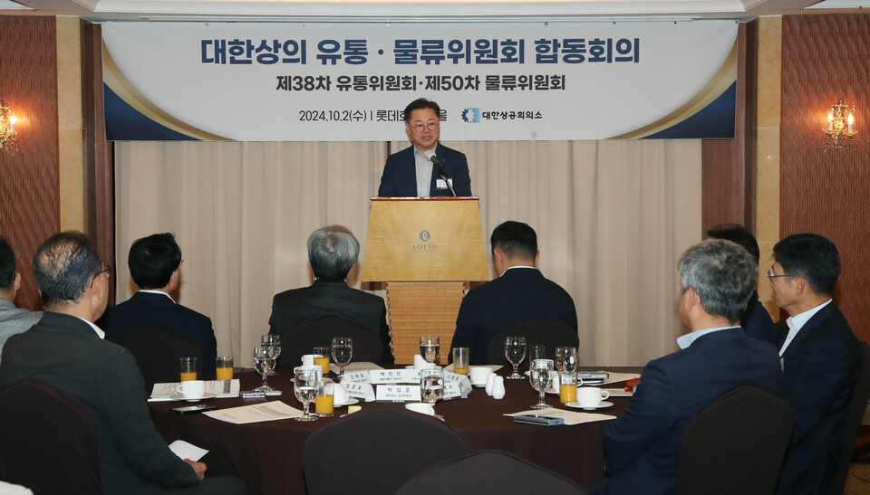 박일준 대한상의 상근부회장이 대한상의 유통물류 위원회 합동회의에서 인사말을 하고 있다. <대한상의>