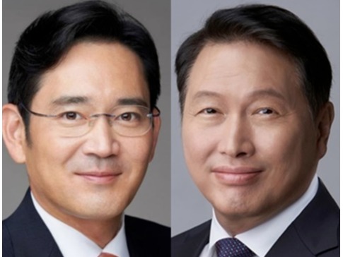 지난 4~5일 삼성전자와 SK그룹이 각각 연 AI 관련 포럼에서 이재용(왼쪽) 삼성전자 회장과 최태원 SK그룹 회장의 행보가 달라 주목을 끈다.<각 사>