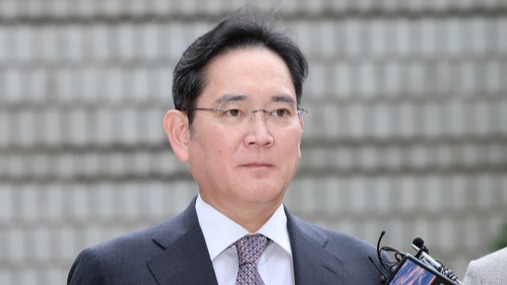 이재용 삼성전자 회장은 지난 10월 27일 회장 취임 2주년을 맞았을 당시, 쇄신 방안을 묻는 질문에 대답하지 않았다.<뉴시스>