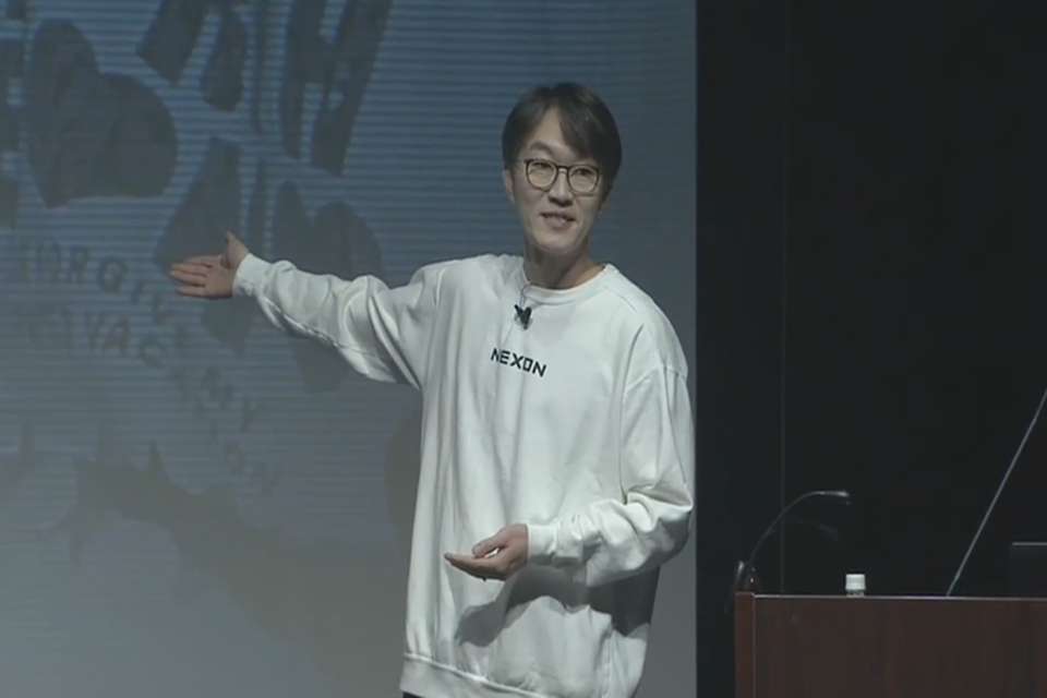 지난해 9월 자본시장 브리핑에서 이정헌 넥슨 대표가 강연하고 있다.<넥슨 자본시장 브리핑 영상 캡처>