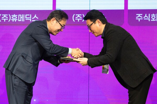 현대면세점은 고용노동부 주관 '‘2024년 대한민국 일·생활 균형 우수기업’에 선정됐다.<현대면세점>