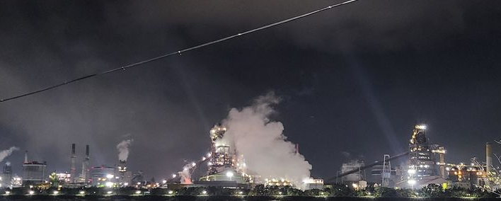 지난달 10일 오전 4시 20분께 포스코 포항제철소 3파이넥스 공장 용융로에서 폭발과 함께 화재가 발생했다.<뉴시스>