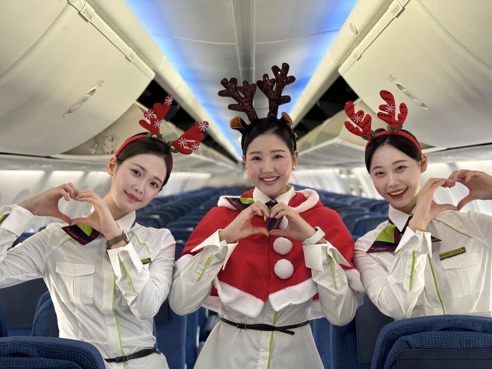 진에어가 크리스마스 맞이 기내 이벤트를 진행한다.
