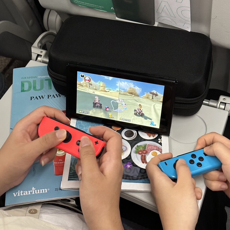 에어서울은 한국닌텐도주식회사 협의를 통해 ‘닌텐도 스위치’ 대여 서비스를 연장했다.<에어서울>