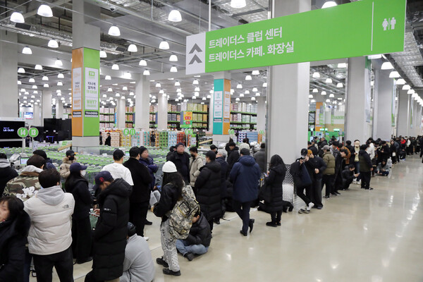 트리에더스 마곡점 오픈 첫 날 대기줄.<신세계그룹>