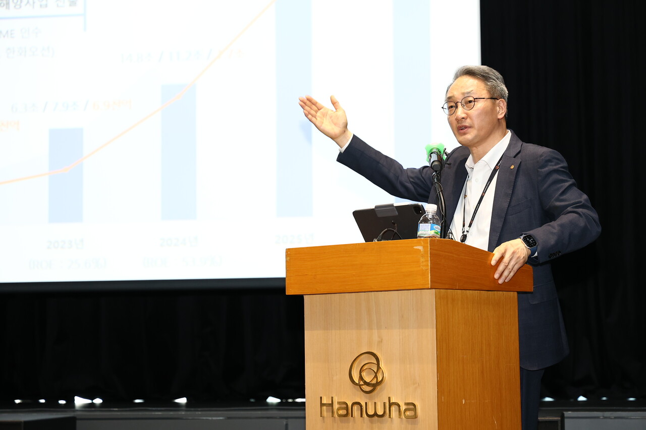 한화에어로스페이스 전략부문 안병철 총괄사장이 사업 비전과 투자계획에 대해 설명하고 있다.