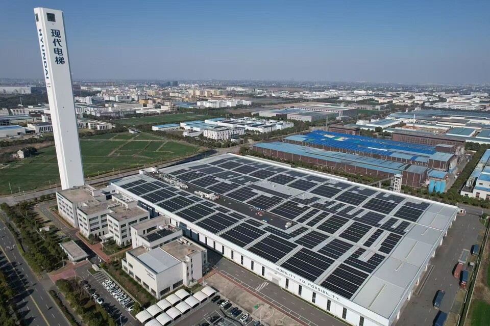 현대엘리베이터 중국 상해 스마트캠퍼스에 태양광 발전설비가 구축돼 있다.<현대엘리베이터>