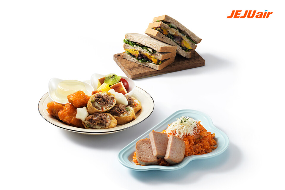 제주항공이 5월 가정의 달을 맞아 기내식·에어카페 할인 행사를 진행한다.<제주항공>