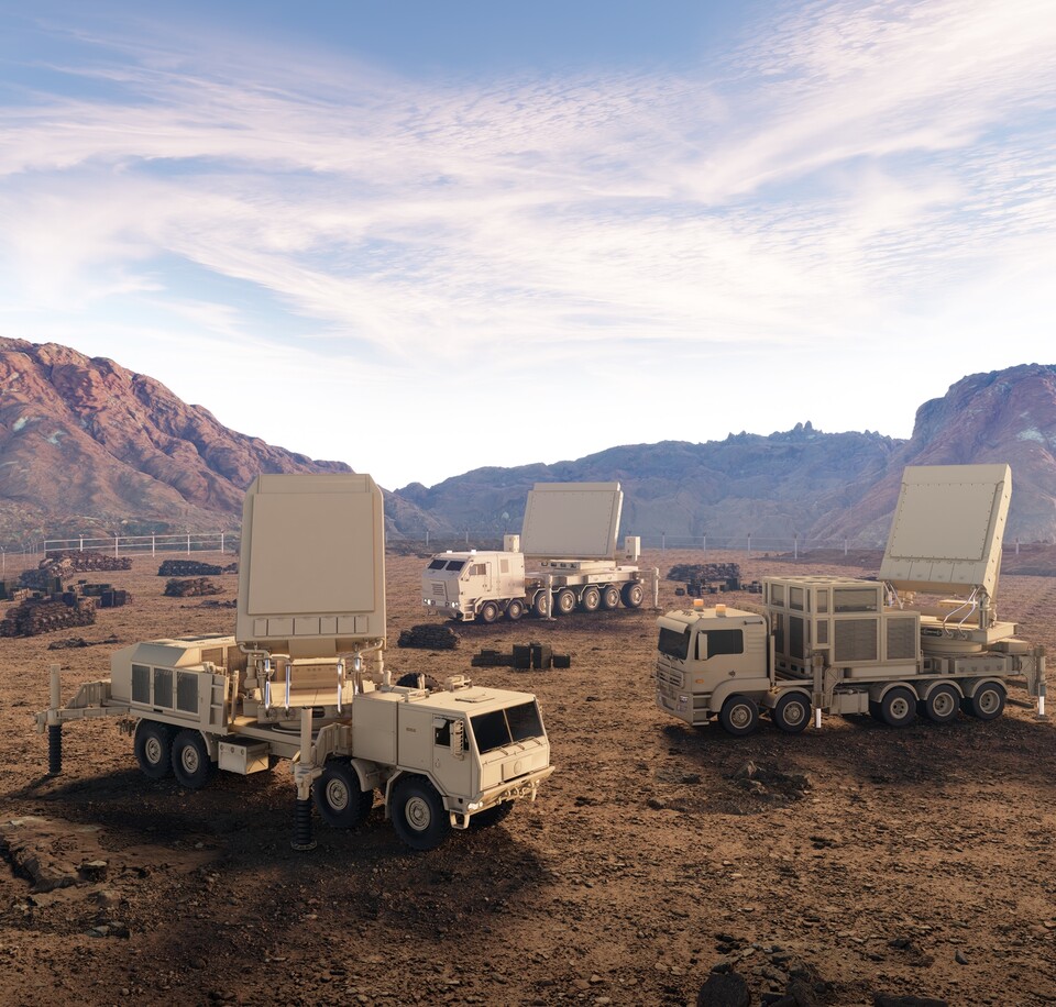 (왼쪽부터) 중거리 지대공 유도무기체계 다기능레이더(M-SAM-II MFR), 장거리 지대공 유도무기체계 다기능레이더(L-SAM MFR), 장사정포요격체계 다기능레이더(LAMD).<한화시스템>