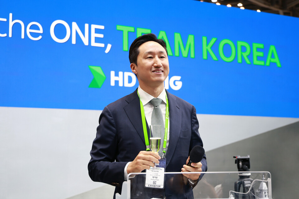 정기선 HD현대 수석부회장이 지난 28일 부산 벡스코에서 열린 ‘MADEX 2025‘ 리셉션 행사에서 인사말을 하고 있다.<HD현대>