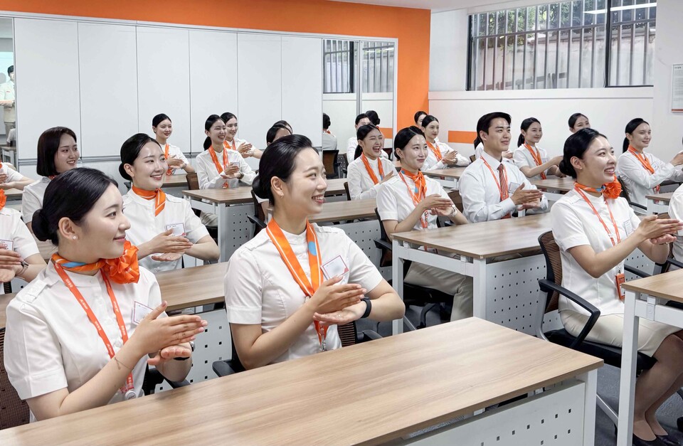 제주항공이 신입 객실승무원 채용을 진행한다.<제주항공>