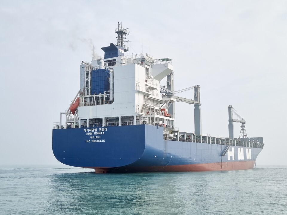 ‘선상 이산화탄소 포집·저장시스템‘(OCCS)이 탑재된 HMM의 2200TEU급 컨테이너 운반선.<삼성중공업>