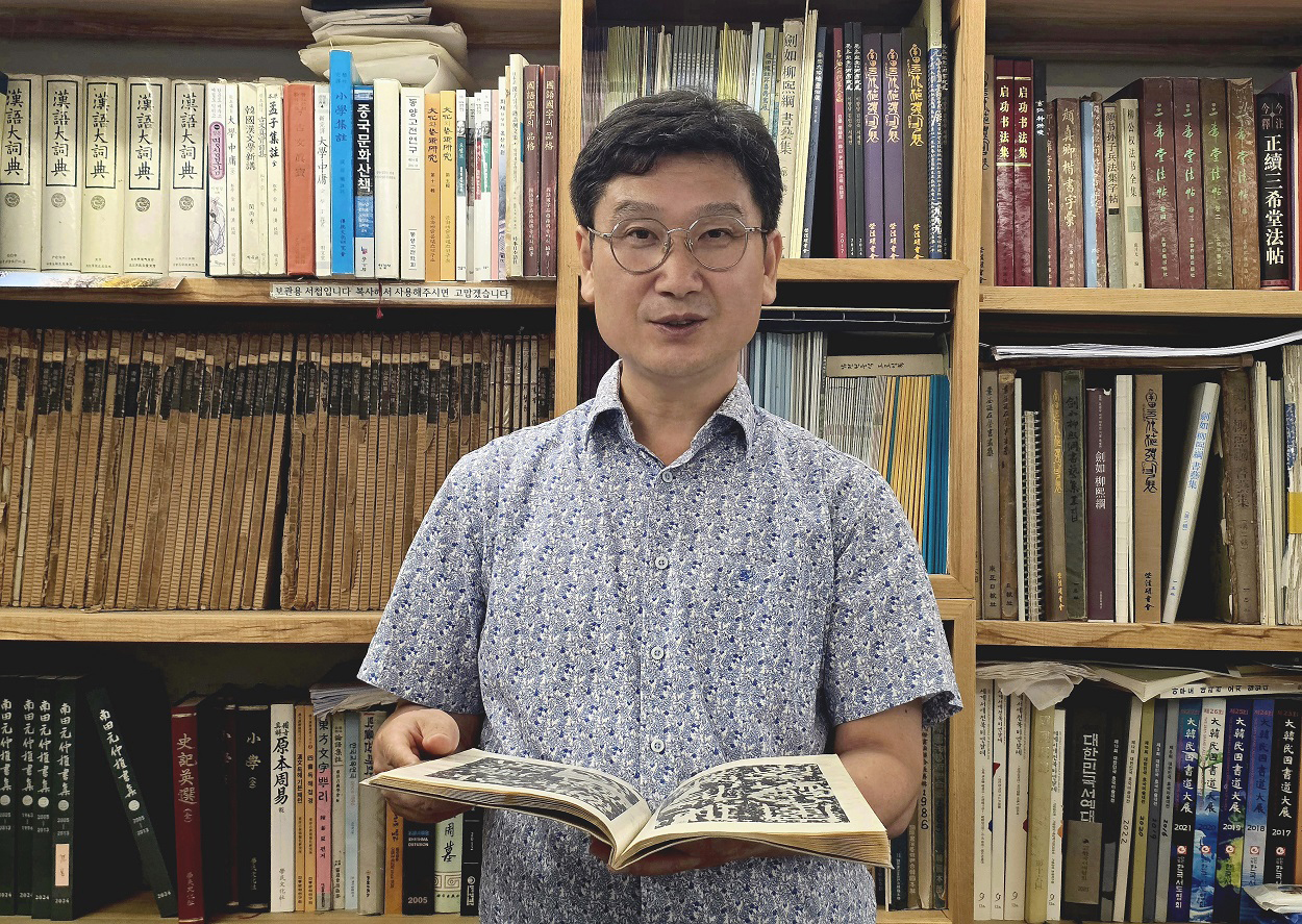 시계연서회(柴溪硏書會)에서 서예가·금석학자 유호(攸好) 박재복(朴載福). 사진=권동철.