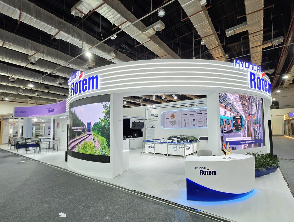 지난 9일부터 오는 11일까지 이집트 뉴카이로 소재 국제전시센터(EIEC)에서 열리는 현지 최대 교통물류 전시회 ‘TransMEA 2025’에 참가하는 현대로템 전시관 전경.<현대로템>