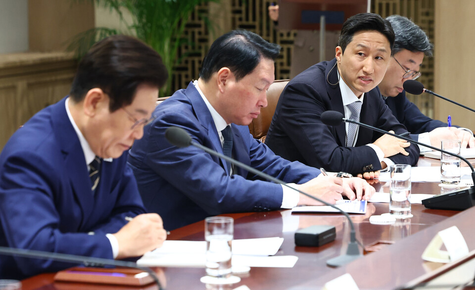 정기선 HD현대 회장이 지난 16일 서울 용산 대통령실 청사에서 열린 한미 관세협상 후속 민관 합동회의에서 발언하고 있다.<뉴시스>