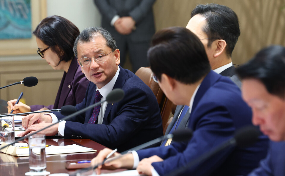 여승주 한화그룹 부회장이 지난 16일 서울 용산 대통령실 청사에서 열린 한미 관세협상 후속 민관 합동회의에서 발언하고 있다.<뉴시스>