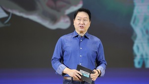 최태원 SK 회장 AI 투자 '잭팟'...SKT, 통신서 AI기업으로 체질 개선 - 뉴스 썸네일 이미지