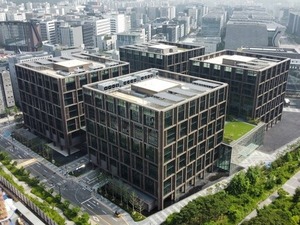 이랜드월드 패션 독주...'뉴발란스' 뛰고 '스파오' 날았다 - 뉴스 썸네일 이미지